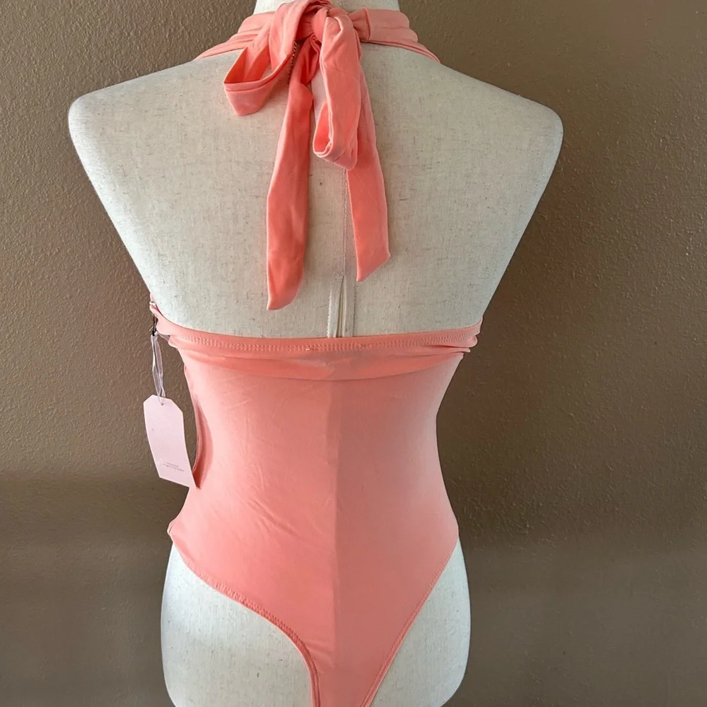 Halter v neckline bodysuit - Picture 6 of 7